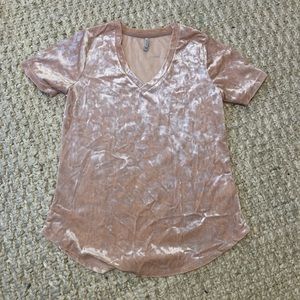 Z SUPPLY pink crushed velvet vneck tee.